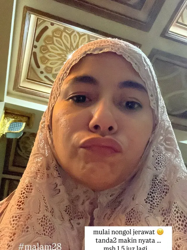 Wajah Natural Para Artis saat Itikaf di Masjid di Akhir Ramadan.