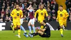 Pemain Sheffield United Cameron Archer (depan kiri) melakukan selebrasi usai mencetak gol ke gawang Sheffield United pada pertandingan sepak bola Liga Inggris di Villa Park, Birmingham, Inggris, Jumat (22/12/2023). (Nick Potts/PA via AP)