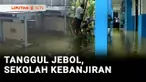 Tanggul jebol menyebabkan gedung SMP di Kota Tangerang, Banten, kebanjiran. Ratusan siswa kini terpaksa belajar secara online.