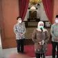 Gubernur Jatim Khofifah Indar Parawansa bersama Wakil Gubernur Jatim Emil Dardak dan Gubernur Jawa Barat, Ridwan Kamil saat di gedung Islamic Center Surabaya di Jalan Raya Dukuh Kupang, Surabaya.