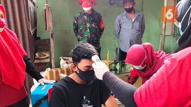 Vaksinasi Door To Door BIN Daerah Sulsel (Liputan6.com/Fauzan)
