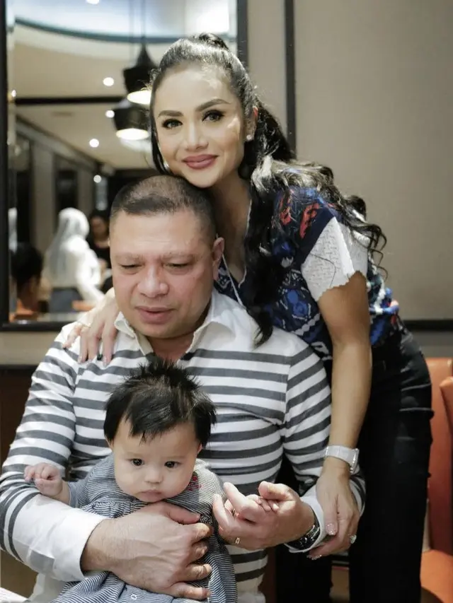 Krisdayanti Saat Makan Malam Bersama Ameena dan Aurel Hermansyah,credit: @krisdayantilemos