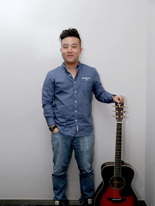 Pria kelahiran 22 Maret 1986, Anaheim, California, Amerika Serikat ini merupakan penyanyi yang memiliki segudang prestasi dalam dunia tarik suara, meski namanya kurang dikenal banyak publik di Indonesia. (Andy Masela/Bintang.com)