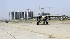 Pesawat Sukhoi Su-25 pesanan pemerintah Irak tiba di al-Muthanna, Baghdad, (1/7/2014). (REUTERS/ Stringer)