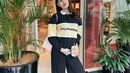 Lengkapi busana bernuansa gelapnya, Aaliyah mengenakan Quilted Loafers dari Gucci dengan warna hitam [@aaliyah.massaid]