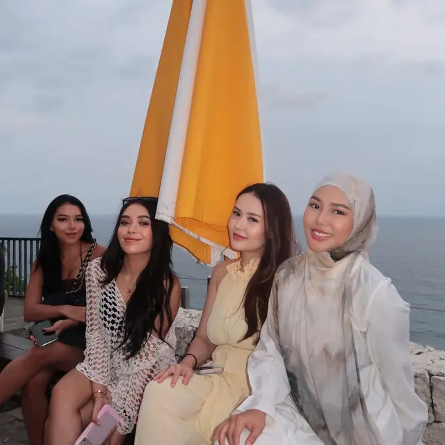 Potret Kenangan Lula Lahfah Bareng Sahabat (Instagram lulalahfah)