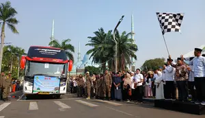 Pelepasan rombongan jemaah haji 2024 asal Kota Tangerang. (Liputan6.com/Pramita Tristiawati)