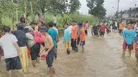 Jalan Raya Bojonggede-Depok tergenang banjir, Minggu (17/7/2016). (Liputan6.com/Achmad Sudarno)