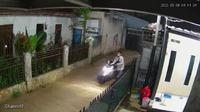 Rekaman CCTV milik warga yang merekam para pelaku pencurian saat membawa kabur motor milik warga Kelurahan Bedahan, Kecamatan Sawangan, Kota Depok (Istimewa)