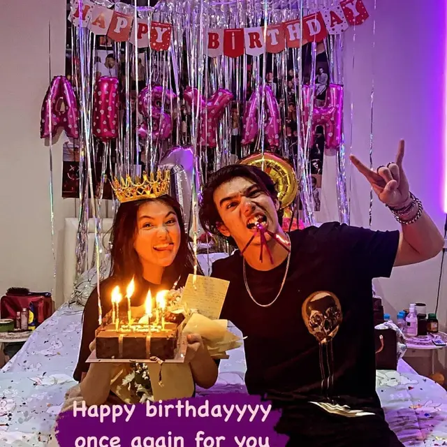 Dikabarkan Sudah Putus, Ini 6 Potret Kebersamaan Aisyah Aqilah dan Jeff Smith