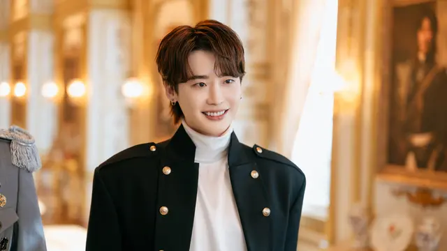 Lee Jong Suk dalam drakor The Remarried Empress. (Disney Plus)
