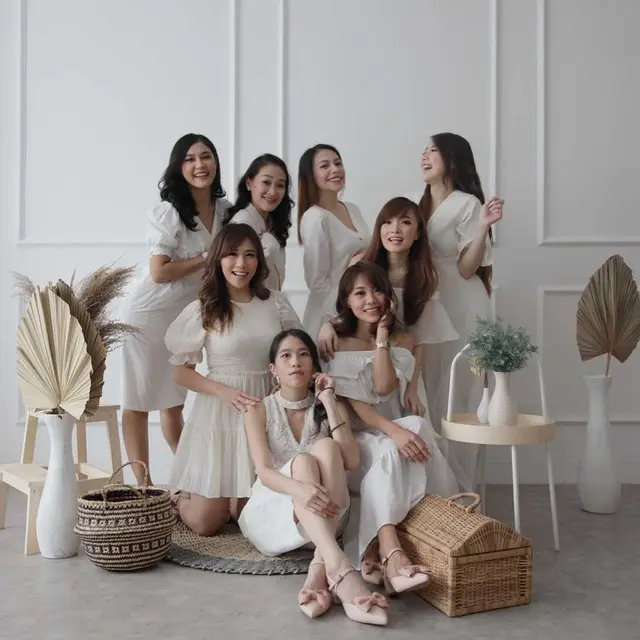 8 Gaya Pemotretan 7 Anggota Eks Cherrybelle, Ada yang Diedit agar Full Team