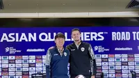 Pelatih Timnas Indonesia Shin Tae-yong dan pemain Timnas Indonesia Justin Hubner (tengah) saat menghadiri konferensi pers jelang laga melawan Australia di Stadion Utama Gelora Bung Karno (SUGBK) pada Senin (9/9/2024). (Liputan6.com/Melinda Indrasari)