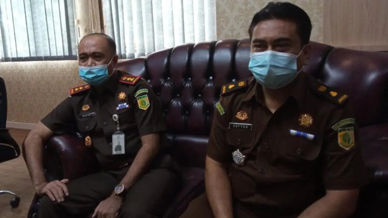 Kejari Pohuwato bersama Oknum Jaksa SR saat meminta maaf di depan awak media foto:Istimewa (Arfandi Ibrahim/Liputan6.com)