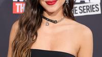 Penyanyi asal AS, Olivia Rodrigo berpose saat menghadiri pemutaran perdana "High School Musical: The Musical: The Series" musim 3 Disney+ di Walt Disney Studios di Burbank, California (27/7/2022). (Momodu Mansaray/Getty Images/AFP)