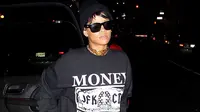 Nostalgia, Rihanna Pamer Kalung Emas Pemberian Sang Mantan