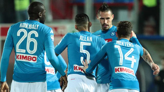 FOTO: Kalahkan Crotone, Napoli Kukuh di Puncak Klasemen