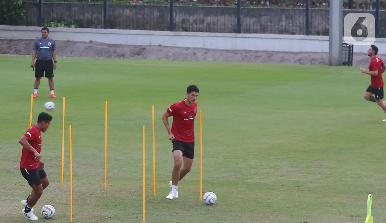 Latihan dimulai tepat pukul 17.00 WIB. (Liputan6.com/Angga Yuniar)