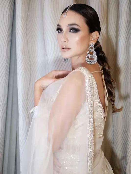 Saat ditanya Herjunot Ali tentang cara bangkit dari keterpurukan hidup, Luna mengatakan tidak ada cara jitunya. Bagi Luna, setiap hati seseorang memiliki caranya sendiri untuk sembuh. (Instagram/lunamaya)