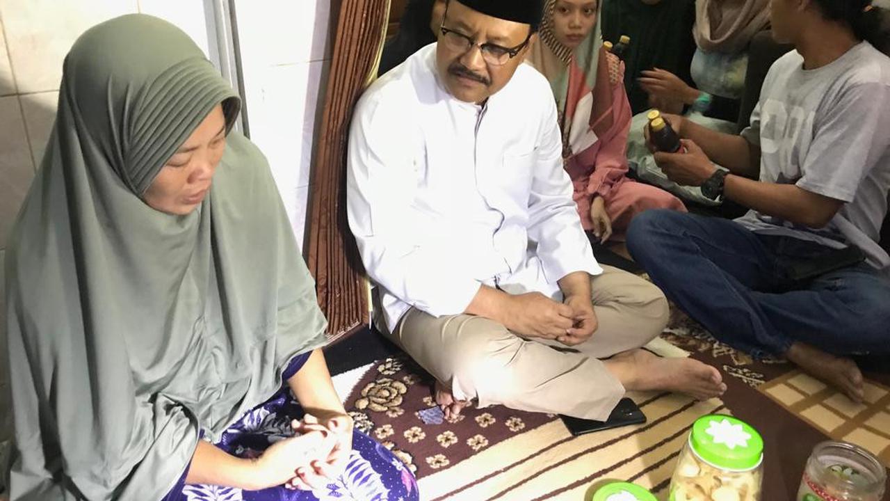 Gus Ipul temui keluarga korban pesawat Lion Air jatuh.