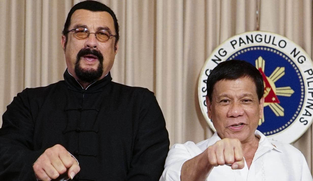 Photo Begini Saat Presiden Duterte Bertemu Steven Seagal Global Liputan6 Com