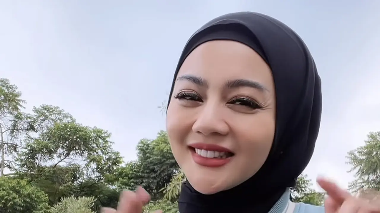 Penampilan Terbaru Jenita Janet Berhijab