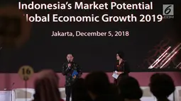 Kepala BKPM Thomas T Lembong (kiri) saat membuka Market Outlook 2019 di Jakarta, Rabu (5/12). Market Outlook 2019 juga memberikan proyeksi pasar keuangan domestik kepada nasabah. (Liputan6.com/Angga Yuniar)