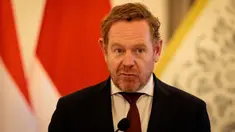 Menteri Luar Negeri (Menlu) Belanda, David van Weel, meminta maaf setelah Patrick Kluivert gagal membawa Timnas Indonesia menang melawan Arab Saudi di R4 Kualifikasi Piala Dunia 2026. (AFP/Yasuyoshi Chiba)