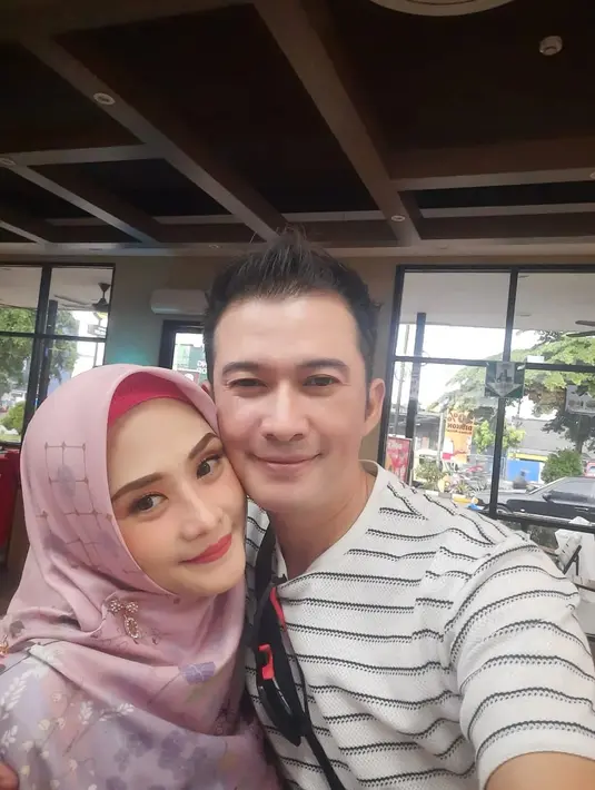 Tidak hanya didunia hiburan, Mandala juga terjun ke dunia politik. Bahkan, ia sempat masuk penjara akibat terbukti melanggar aturan kampanye. [Instagram/mandalaabadishoji]