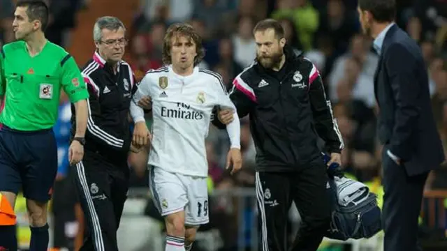 Luka Modric Cedera saat Kontra Malaga.  (Getty Images)