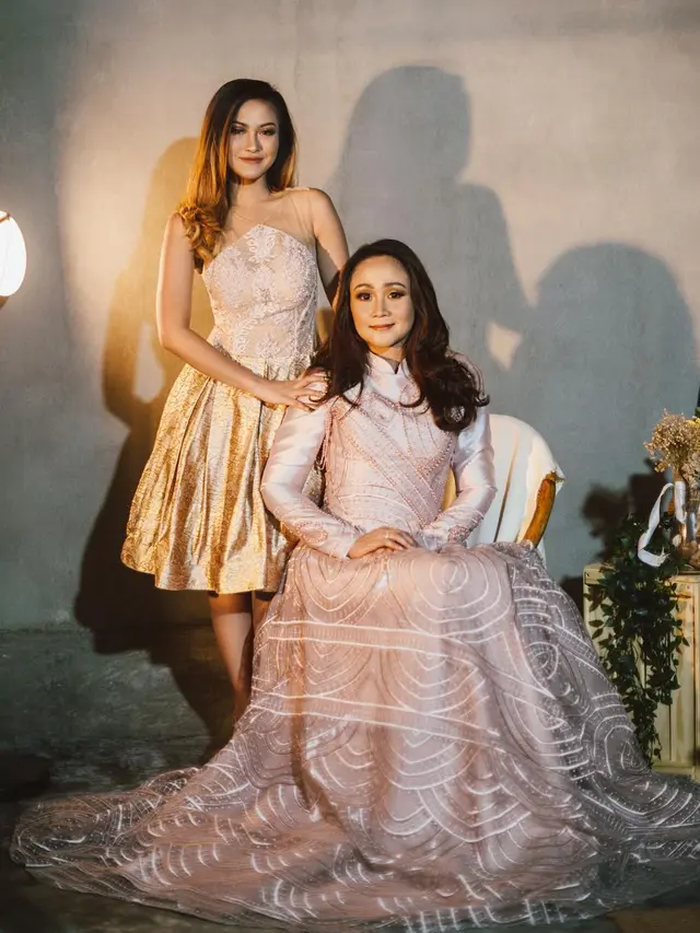 Potret Kebersamaan Gabriella Larasati dan Ibunda. (Sumber; Instagram/gabriellalarasati dan Instagram/clementiaestii)