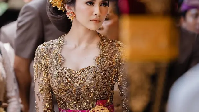 Bisa Jadi Inspirasi Untuk Berbagai Acara! Intip Potret Cantik Mahalini saat Kenakan Kebaya dengan Berbagai Model