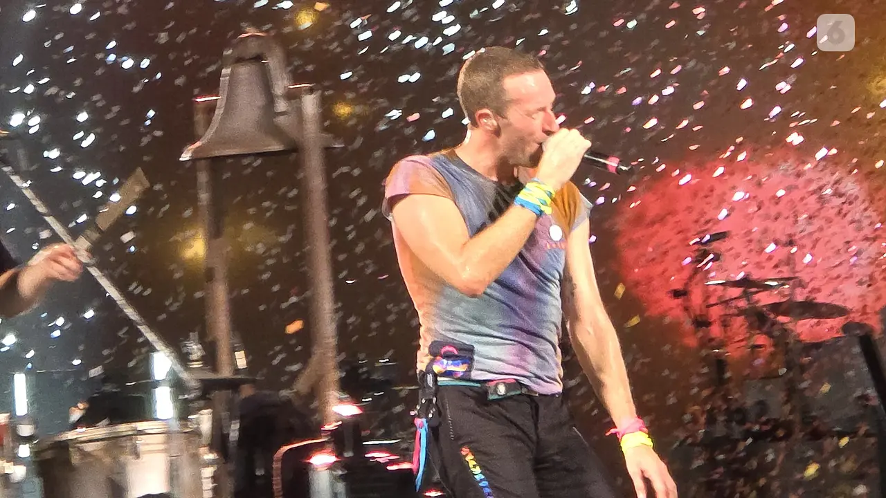 Membidik momen konser Coldplay di Singapura lewat kamera Samsung Galaxy S24 Ultra. (Liputan6.com/Agustin Setyo Wardani)