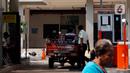 Hal ini menanggapi adanya laporan soal penyewa rusunawa memiliki mobil pribadi atau sepeda motor yang mengindikasikan tak termasuk masyarakat berpenghasilan rendah (MBR). (Liputan6.com/Johan Tallo)