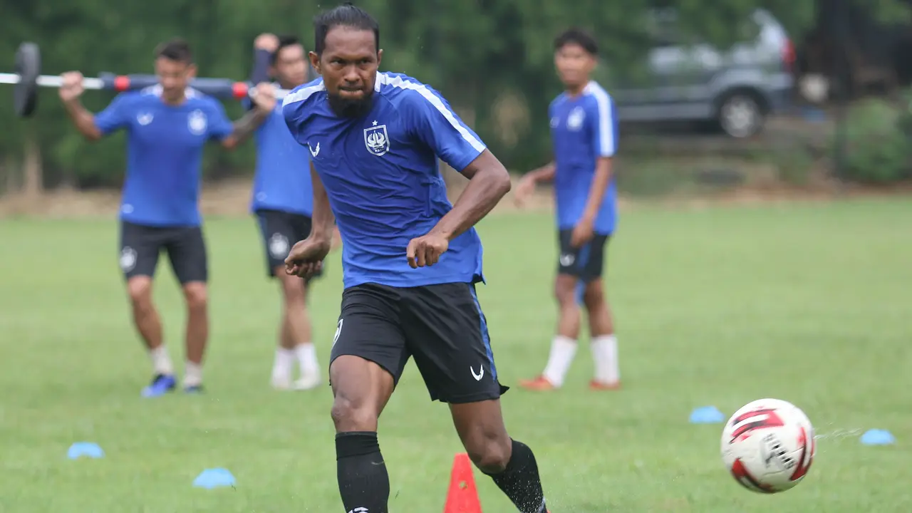 Bek PSIS Semarang, Abdul Abanda Rahman.