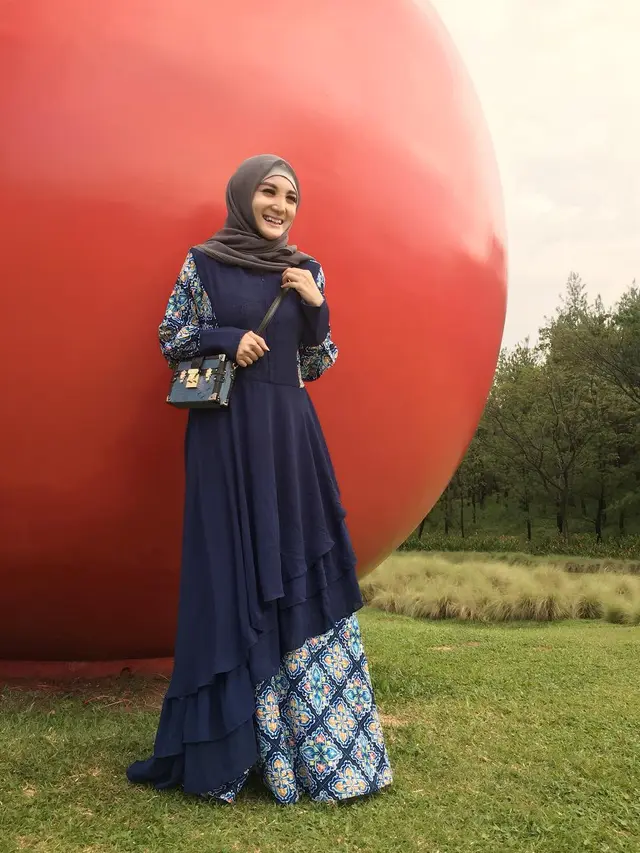 6 Potret Kiki Amalia Tampil dengan Hijab, Curi Perhatian