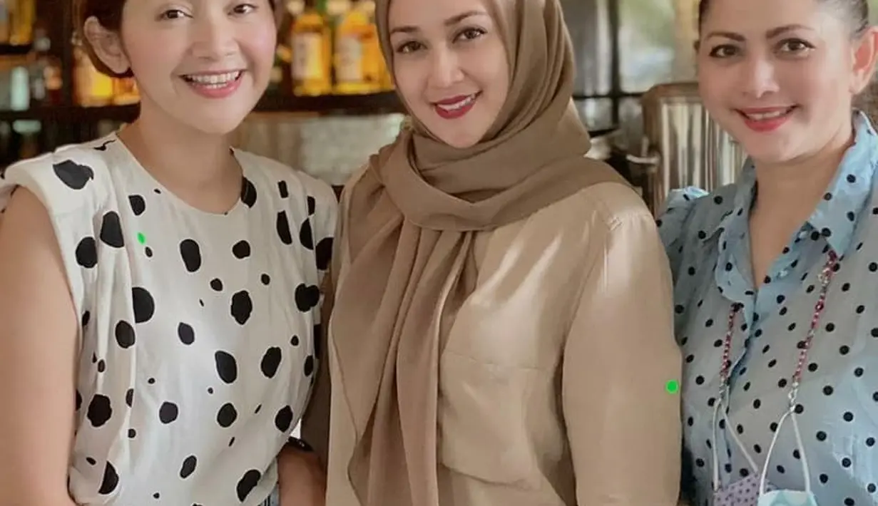 Dina Lorenza dan Cut Keke (Instagram/dinalorenza1975)