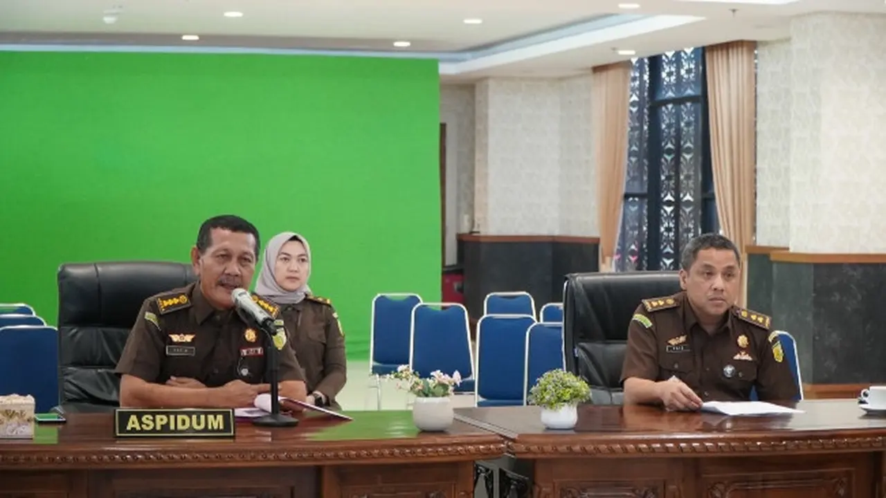 Pembahasan secara virtual pengentian perkara perusakan seng di Kejati Riau dengan cara restoratif justice.