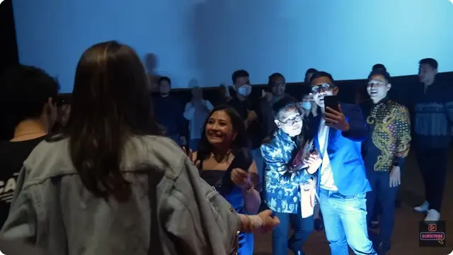 6 Potret Reaksi Luna Maya saat Maxime Bouttier Peluk Prilly Latuconsina, Santai