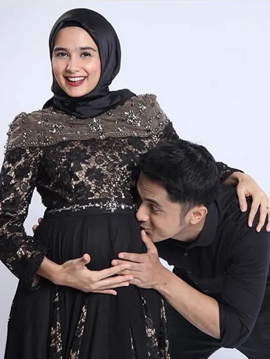 "Dari jam setengah 3 pagi sampai di sini (RSIA Kemang) tunggu pembukaan sampai jam setengah 7 pagi. Akhirnya diambil tindakan proses melahirkan itu jam 07.01 WIB,” ungkap Hengky Kurniawan. (Instagram/hengkykurniawan)