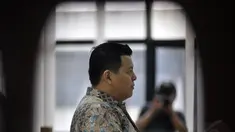 Terdakwa Direktur PT Papua Indah Perkasa (PIP) Teddy Renyut dalam sidang putusan vonis di Pengadilan Tipikor, Jakarta, Rabu (29/10/2014). (Liputan6.com/Miftahul Hayat)