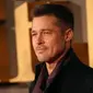 Brad Pitt dikabarkan jatuh hati dengan wanita yang bukan selebritas ternama. Siapa dia? (Joel Ryan/Invision/AP)