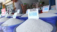 Pedagang beras di Tangerang. (Liputan6.com/Angga Yuniar)