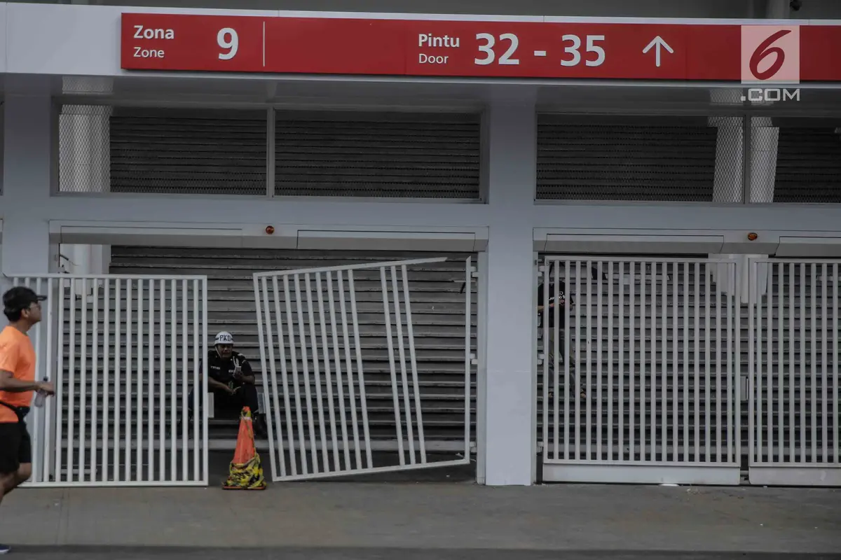 Kondisi Pintu GBK yang Dijebol Suporter