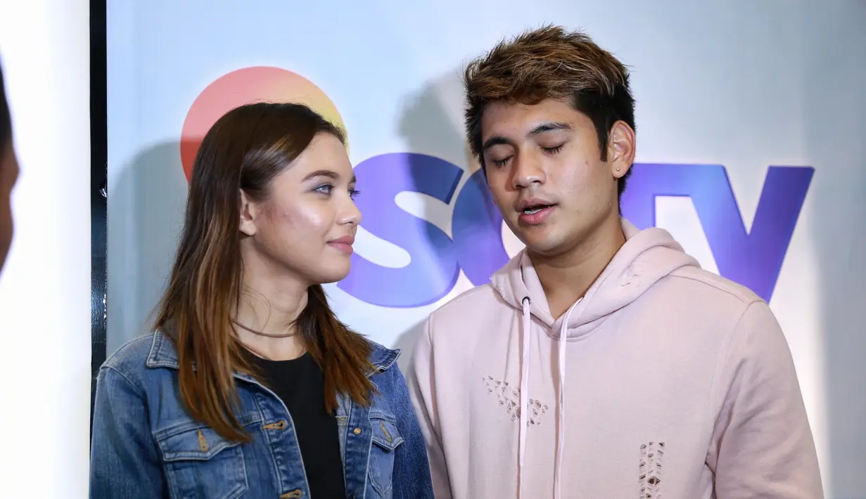 "Nggak tahu sih, bisa jadi syuting. Kalau libur ya kita jalan. Mudah-mudahan ada something," kata Gino. (Adrian Putra/Bintang.com)