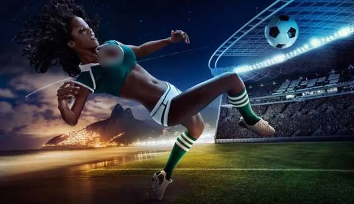 Model seksi mengenakan jersey hot dari kesebelasan Nigeria (Foto:Tim Tadder)