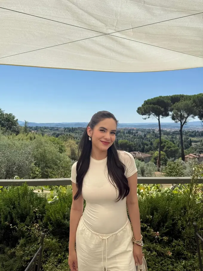 Pesona Bumil Cantik Steffi Zamora yang Makin Percaya Diri Pamer Baby Bump