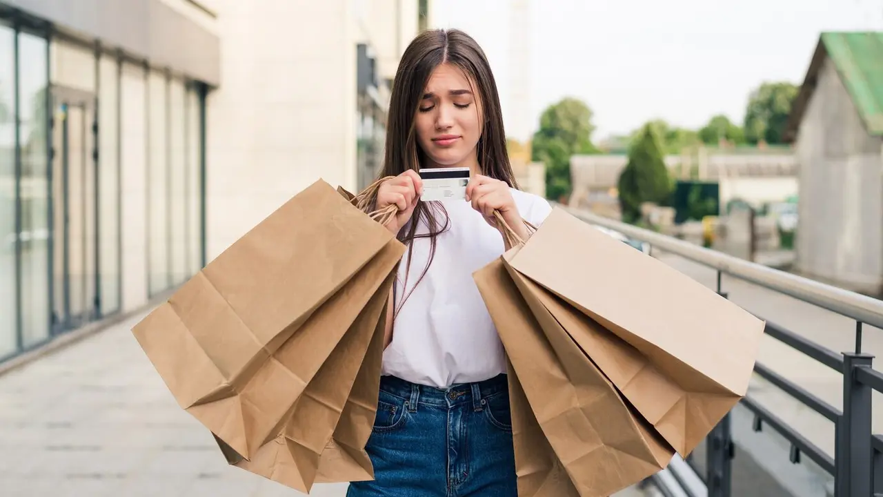 Supaya Dompet Tetap Aman, Begini Cara Ampuh Hindari Kebiasaan Impulsive Buying - Cover