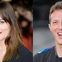 Dakota Johnson dan Chris Martin memang tak terlalu sering terlihat mesra bersama. (Elle)
