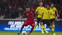 Proses terjadinya gol yang dicetak stiker Timnas Indonesia, Beto Goncalves, ke gawang Malaysia pada laga Kualifikasi Piala Dunia 2022 di SUGBK, Jakarta, Kamis (5/9). Indonesia kalah 2-3 dari Malaysia. (Bola.com/Vitalis Yogi Trisna)